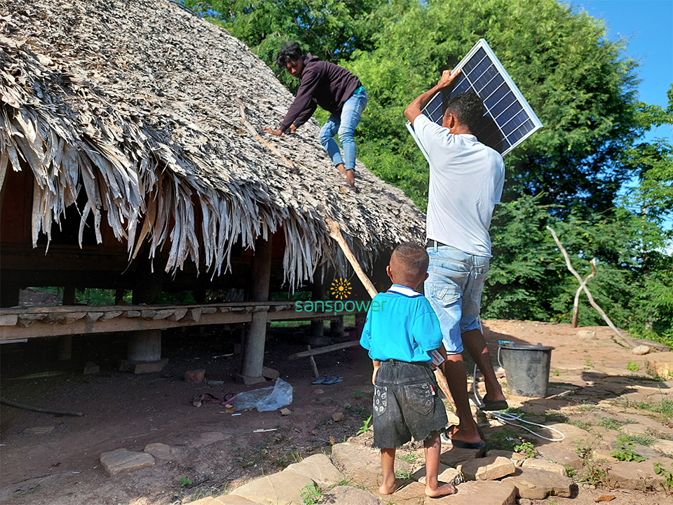 PLTS atap on-grid zero-export untuk bangunan komersial